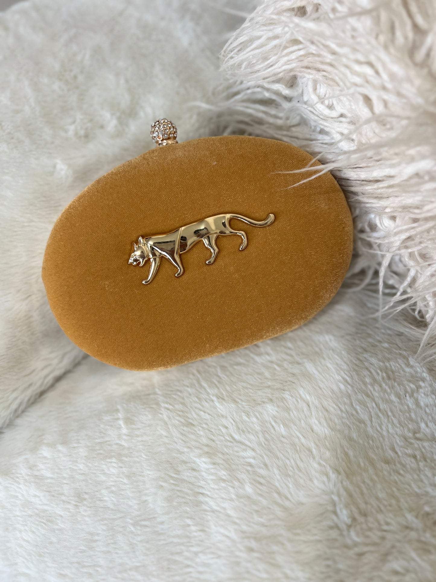 Sabya clutch